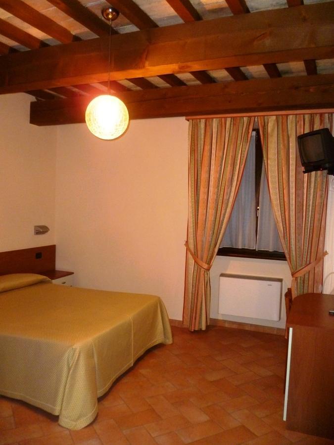 Hotel Santa Chiara SantʼAngelo in Vado Exteriör bild