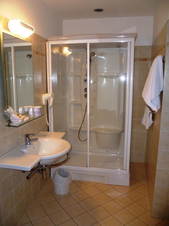 Hotel Santa Chiara SantʼAngelo in Vado Rum bild