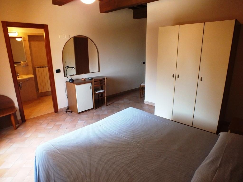 Hotel Santa Chiara SantʼAngelo in Vado Rum bild