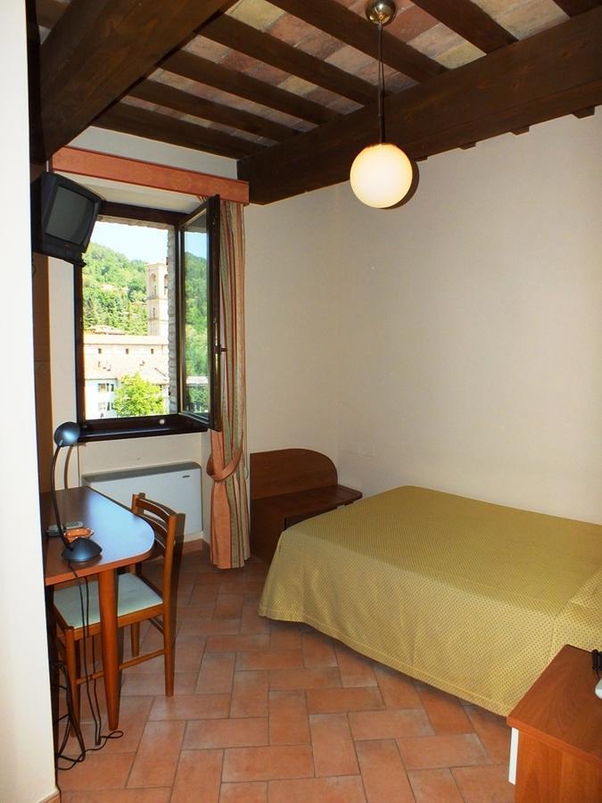Hotel Santa Chiara SantʼAngelo in Vado Rum bild
